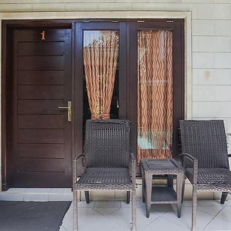 Denays Guesthouse Jimbaran מראה חיצוני תמונה