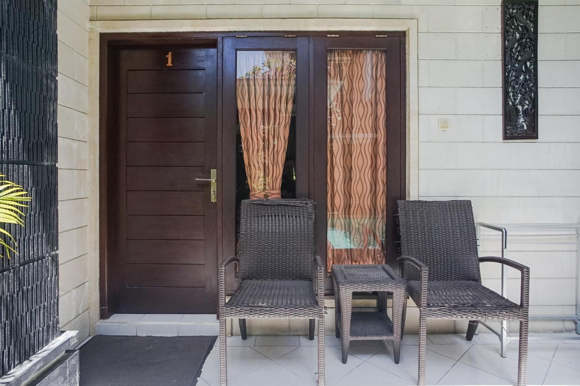 Denays Guesthouse Jimbaran מראה חיצוני תמונה