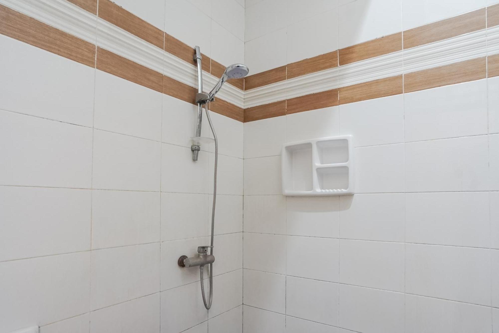 Denays Guesthouse Jimbaran מראה חיצוני תמונה