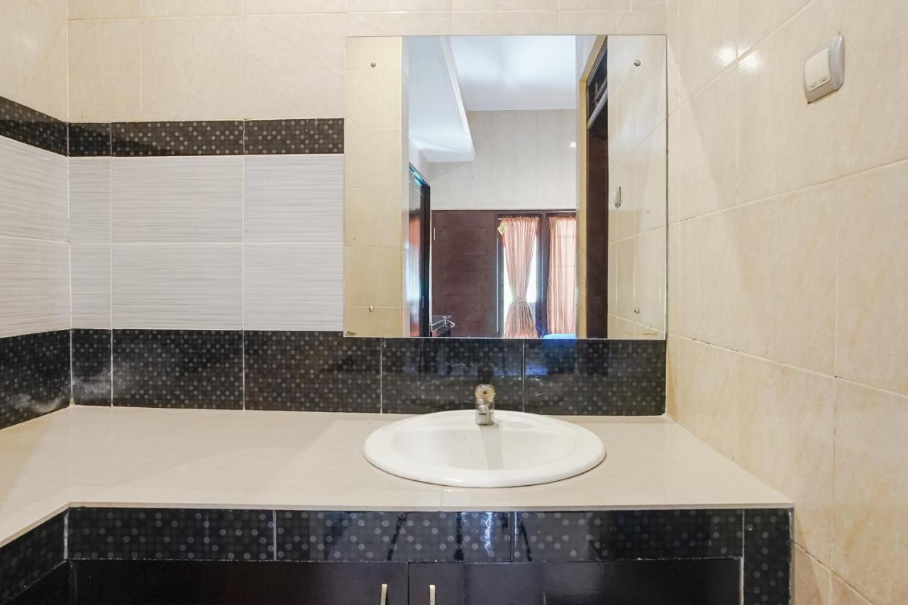 Denays Guesthouse Jimbaran מראה חיצוני תמונה