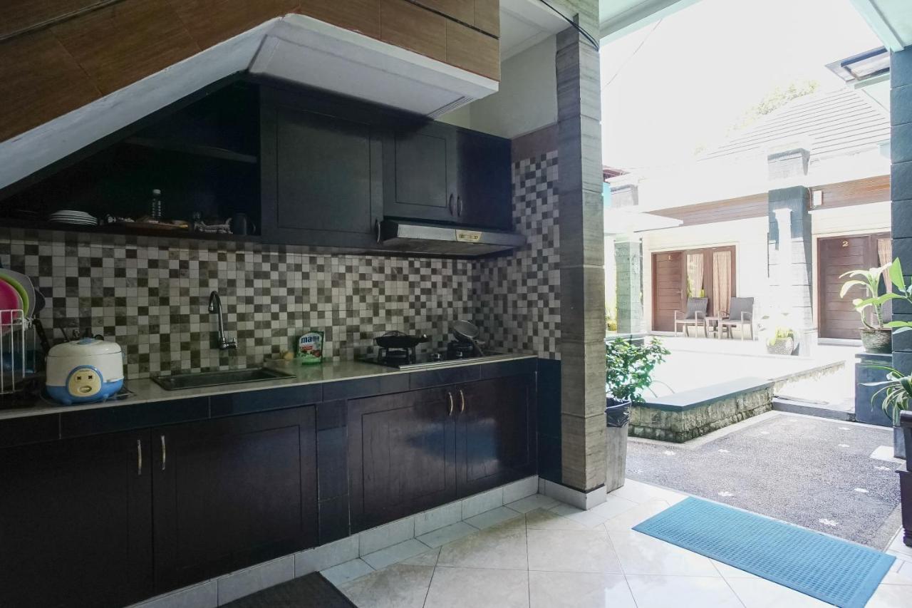 Denays Guesthouse Jimbaran מראה חיצוני תמונה